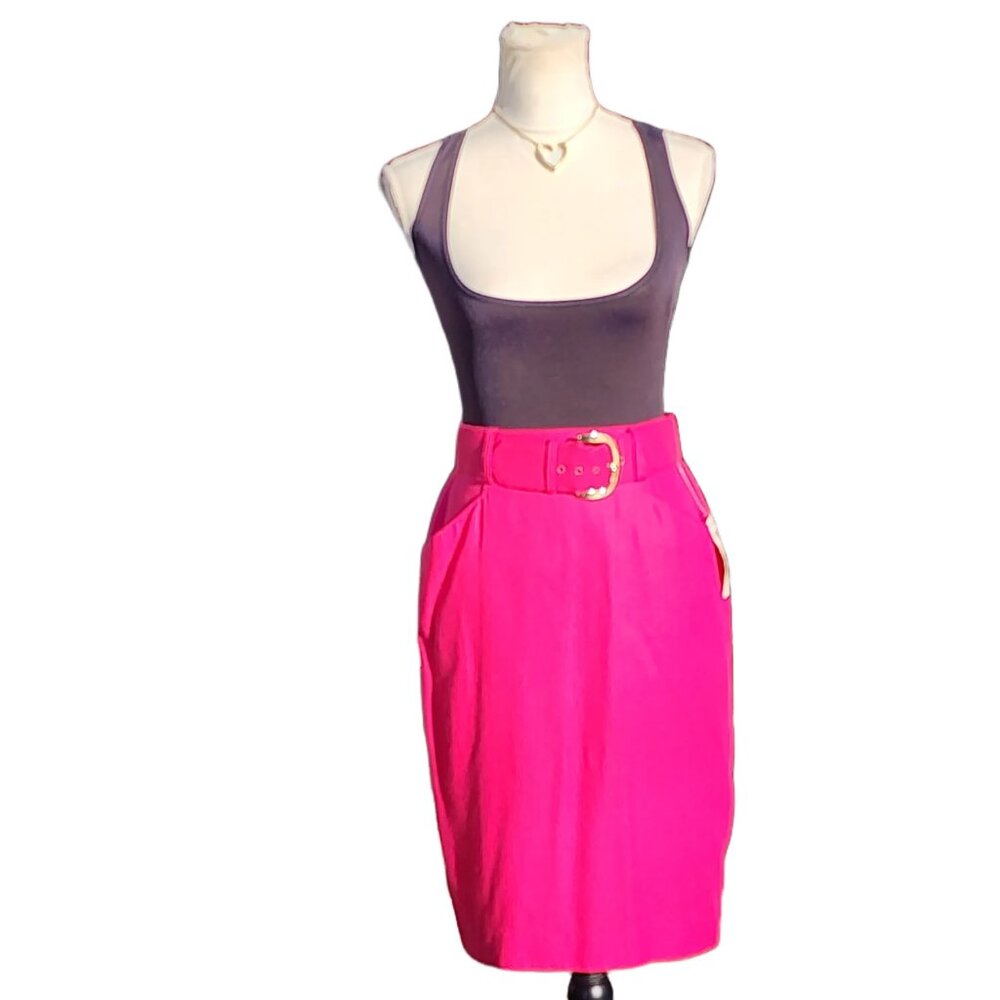 Vintage, 80s Fuschia Pencil skirt. Matching Belt w/ Gold toned buckle. 8 NWT